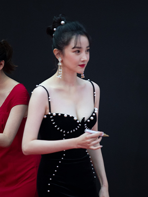 陈小纭Elle黑色抹胸