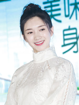 江疏影线下黄绿超短裙